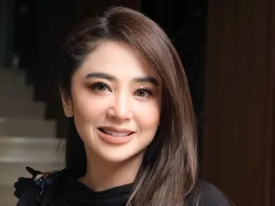 Dewi Perssik tegas membantah tudingan mandul. Foto : Instagram/dewiperssik9