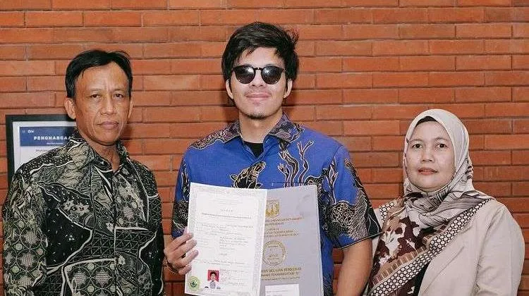 Atta Halilintar Pamer Ijazah SMA: Magang Apa Lanjut Kuliah Dulu