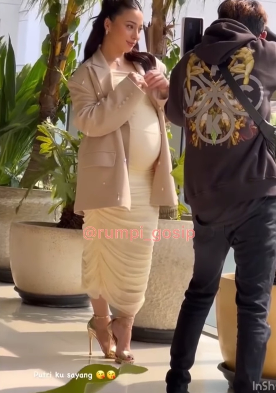 Nikita pamer baby bump. Foto: Dok. Instagram @rumpi_gosip