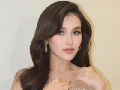 KEPONAKAN MENINGGAL: Ayu Ting Ting berduka. Foto: Dok. Instagram @ayutingting92