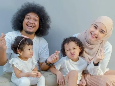 Babe Cabita bersama istri dan dua anaknya. Foto: Dok. Instagram @fatiyw