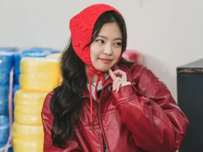 Jennie BLACKPINK saat membintangi acara 'Apartment 404'. Foto: Dok. X @oddatelier