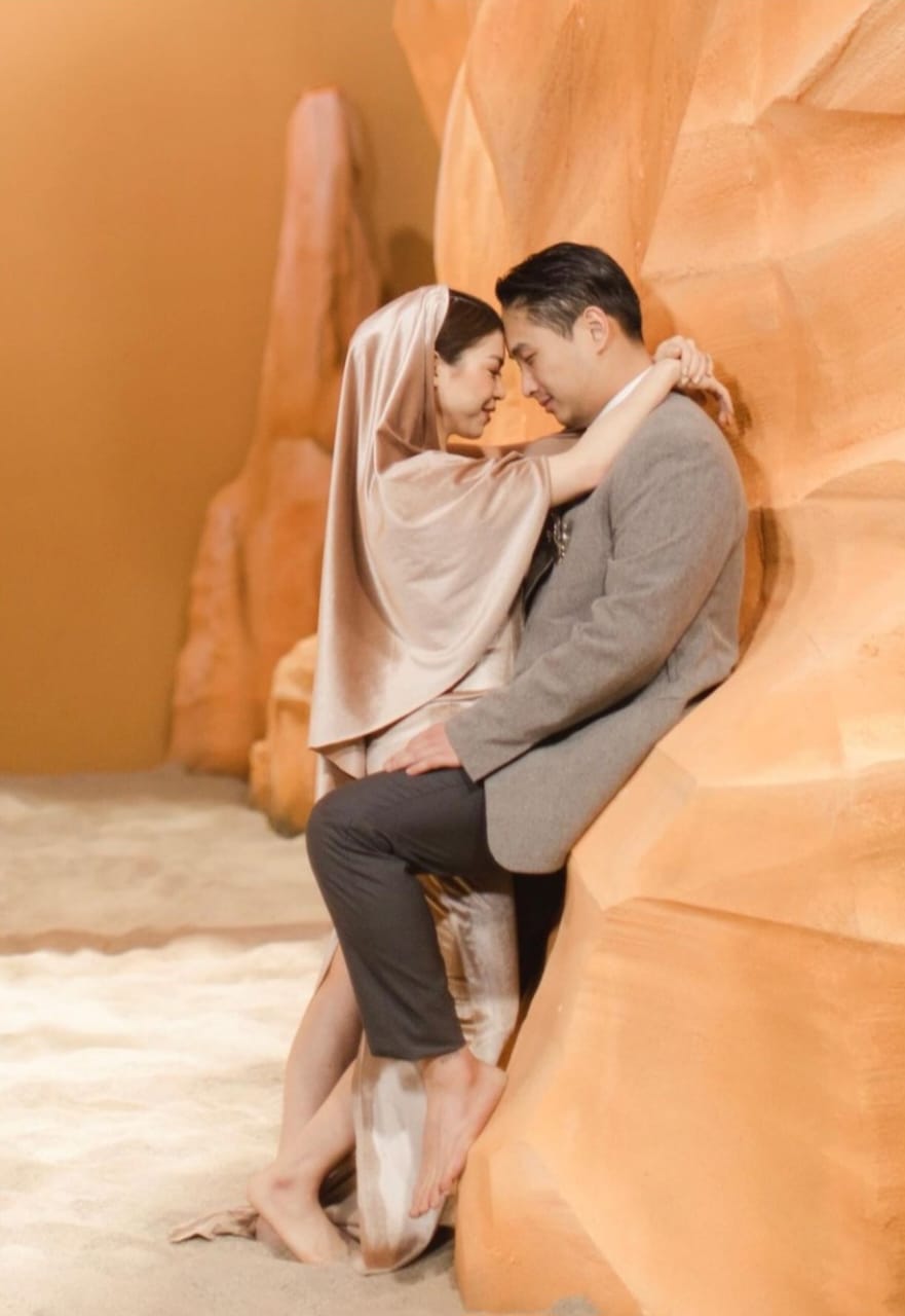 Pose mesra Clarissa dan Anthony. Foto: Dok. Instagram @clarissatanoe