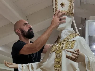 Filippo Sorcinelli, desainer pembuat baju para paus. Foto: Dok. Instagram @filippo_sorcinelli