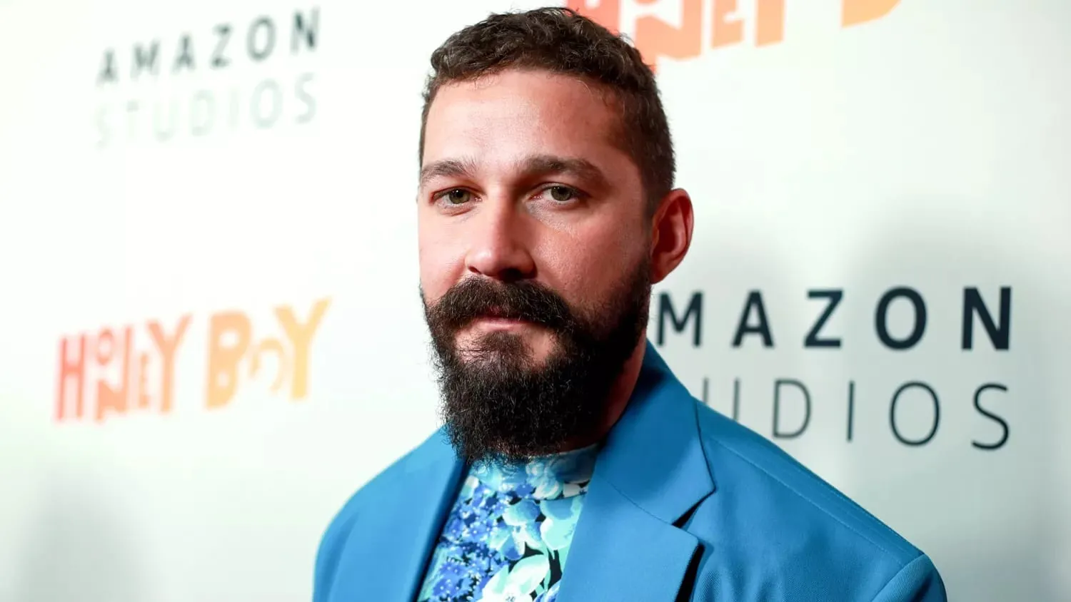 Viral, Shia LaBeouf Terekam Bermulut Kotor ke Sekumpulan Pria