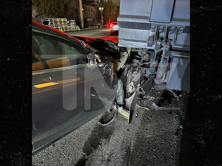Kerusakan mobil Pax. Foto: Dok. TMZ
