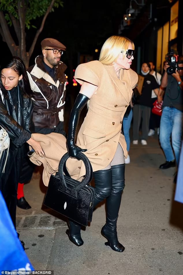 Gaya Madonna di NYFW 2024. Foto: Dok. Daily Mail