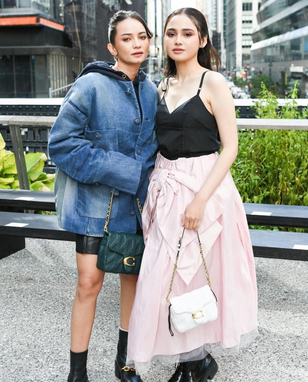 Enzy dan Syifa memukau di NYFW 2024. Foto: Dok. Instagram @kanmogroup.fashion