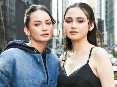 Syifa Hadju dan Enzy Storia menghadiri acara NYFW 2024. Foto: Dok. Instagram @kanmogroup.fashion