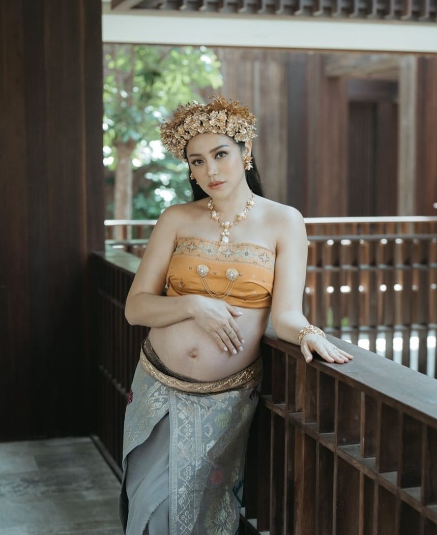 Jedar mengenakan pakaian adat Bali. Foto: Dok. Instagram @inijedar