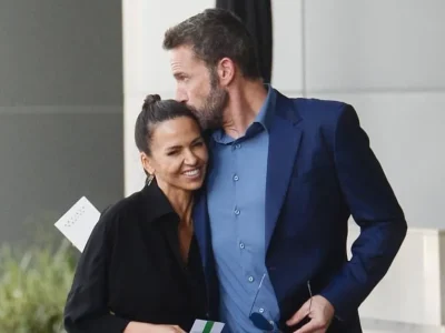 Ben Affleck cium kening Luciana Damon, istri Matt Damon. Foto: Dok. TheImageDirect