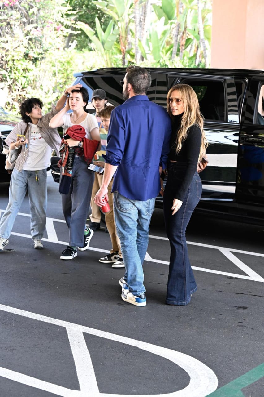 JLo dan Ben bersama anak-anak. Foto: Dok. SplashNews.com