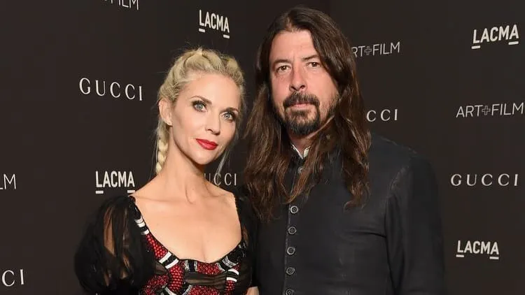 Jordyn Blum Lepas Cincin Nikah, Isyaratkan Cerai dari Dave Grohl