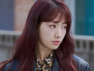 Park Shin Hye perankan karakter iblis di 'The Judge From Hell'. (Foto: Dok. Instagram @sbsdrama.official)