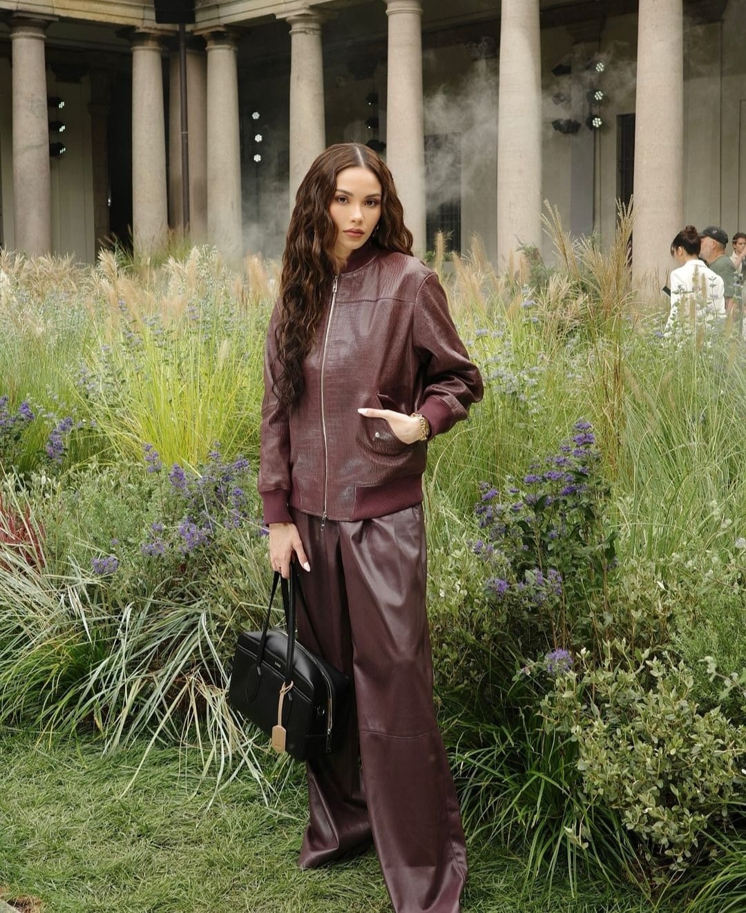 Gaya busana Alyssa di MFW. Foto: Dok. Instagram @alyssadaguise