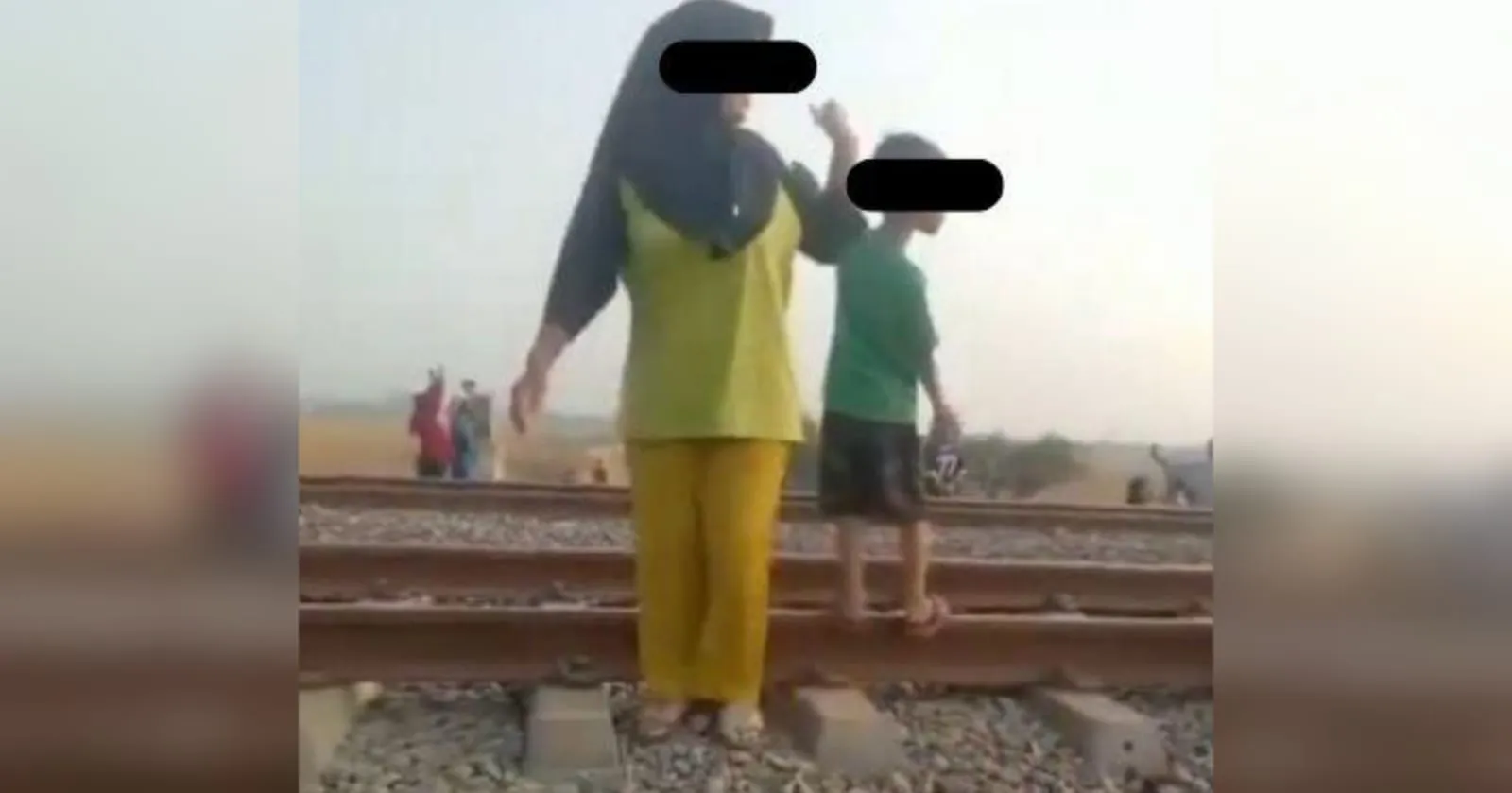 4 Warga Karawang Tewas Tertabrak Kereta, Satu Korban Terseret hingga Subang