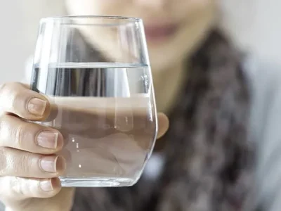 Ilustrasi minum air putih. (Foto: Dok. Net)