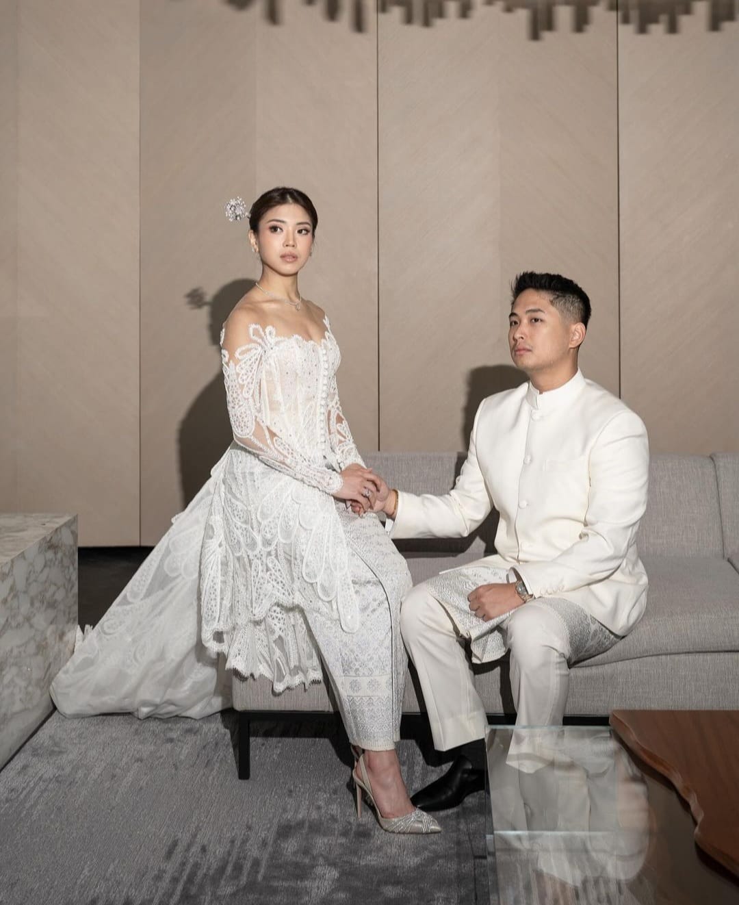 Busana Clarissa dan Anthony untuk upacara pencatatan sipil. Foto: Dok. Instagram @fcgweddings
