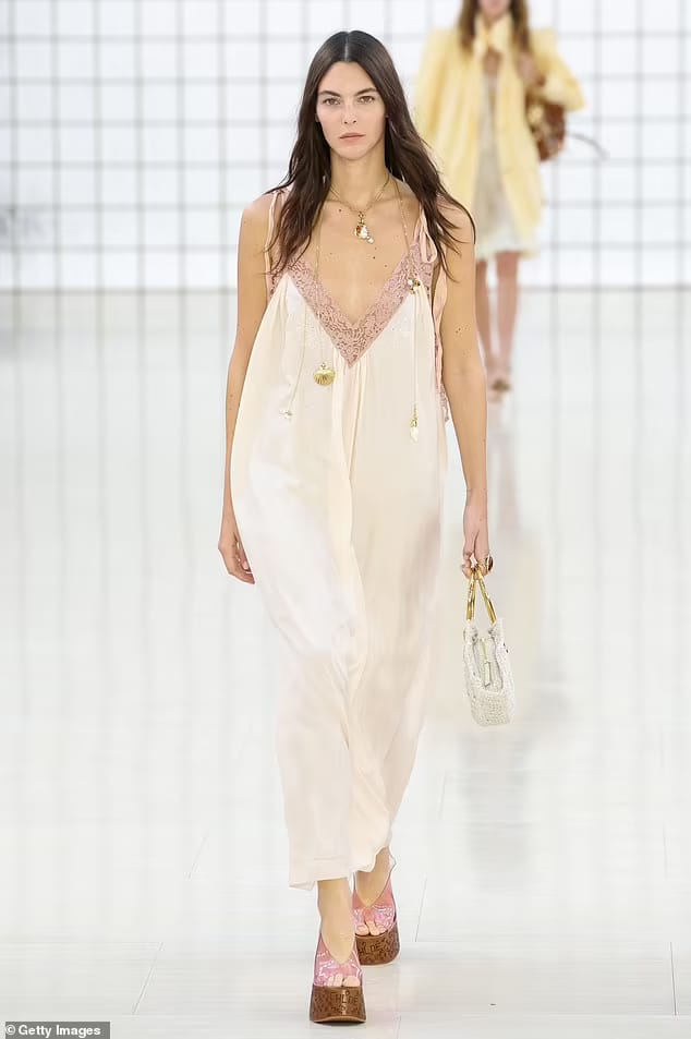 Vittoria di fashion show brand Chloe. Foto: Dok. Getty Images via Daily Mail