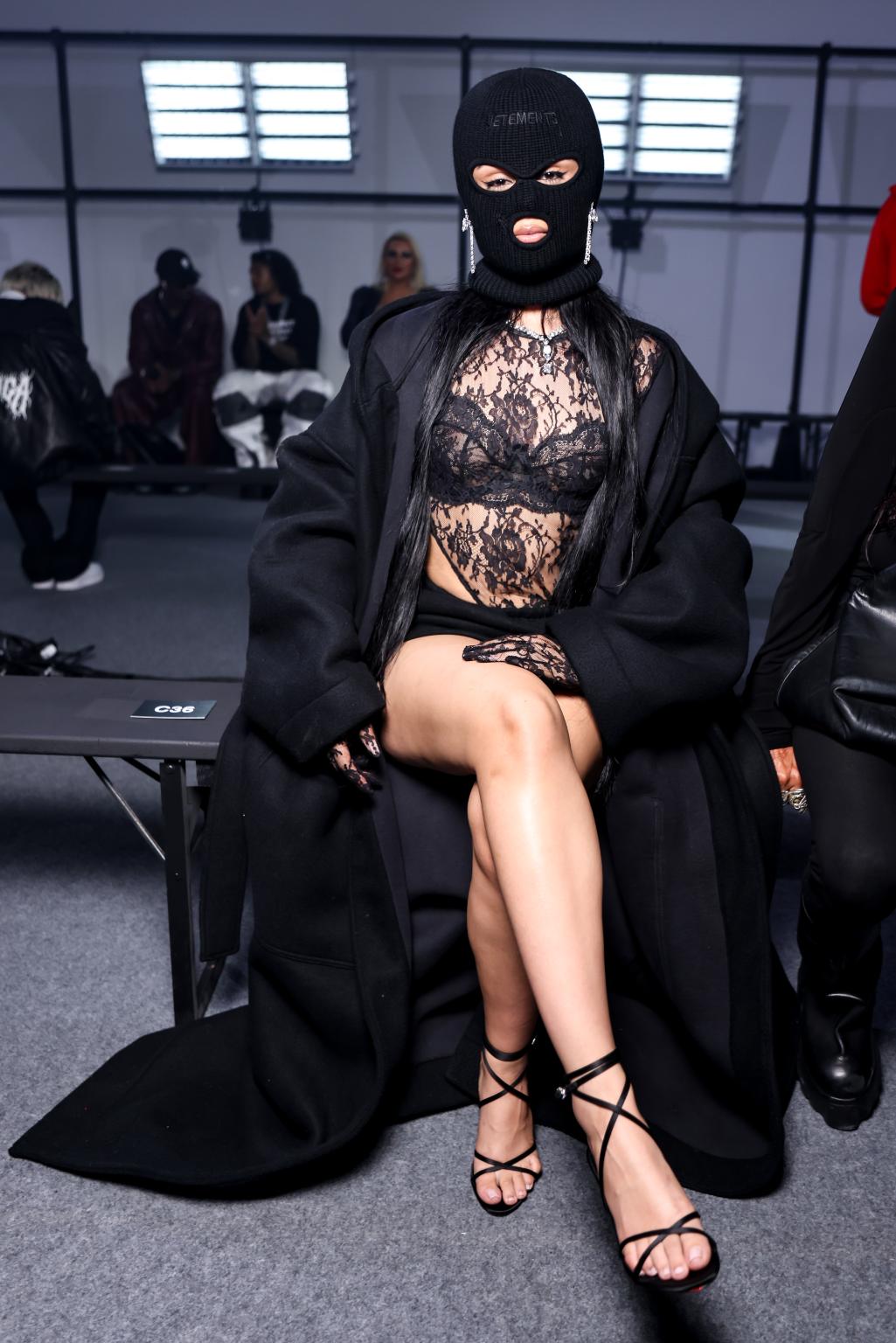 Camila hadiri fashion show Vetements. Foto: Dok. Getty Images via Page Six