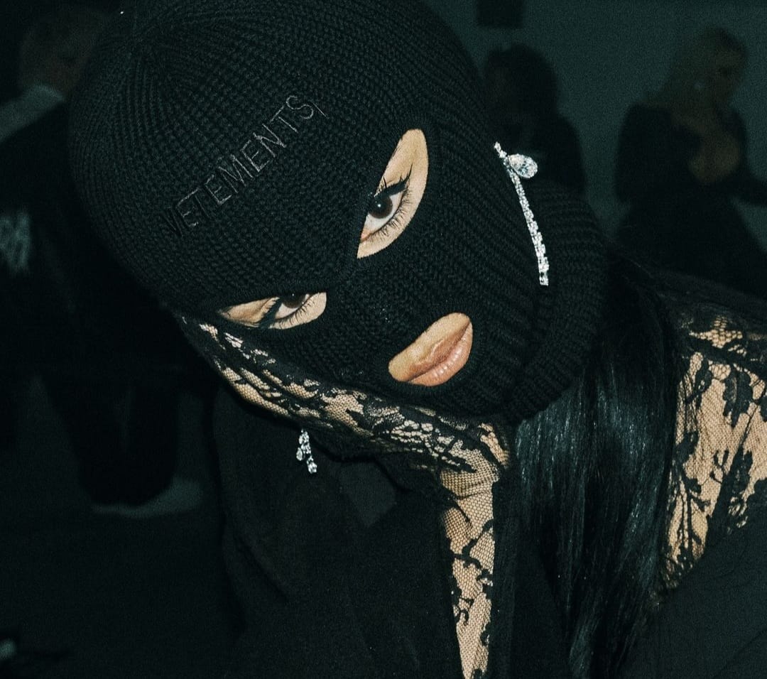 Riasan mata dan bibir Camila. Foto: Dok. Instagram @camila_cabello