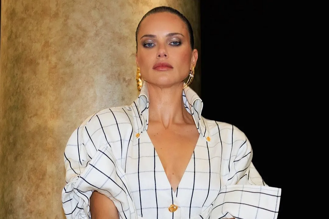 Setelah 6 Tahun Absen, Adriana Lima Tampil Lagi di Paris Fashion Week