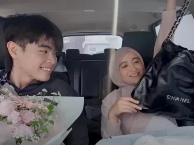 Arafah Rianti mendapat kado berupa tas mewah dari kekasih, Steven Wongso. Foto : Youtube/Arafah Rianti