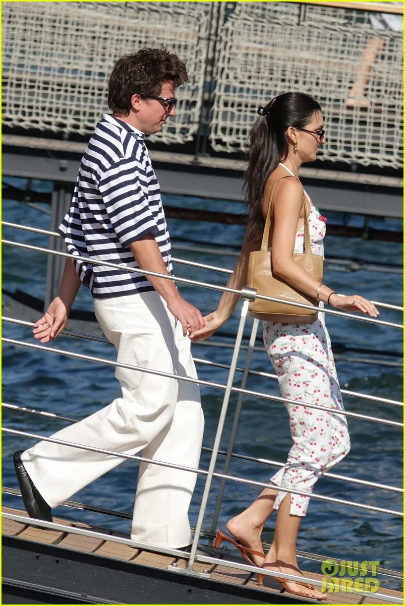 Charlie Puth dan Brooke Sansone sedang berbulan madu di Italia (Foto: justjared.com)
