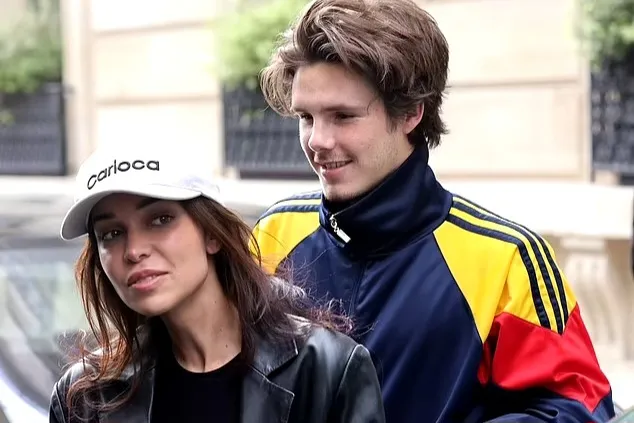 Cruz Beckham Pamer Pacar Baru di Paris Fashion Week 2024