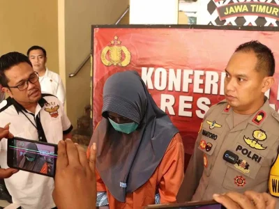 DITANGKAP: Pelaku berinisial E tega membawa anak kandungnya untuk diperkosa oleh oknum kepala sekolah di Sumenep, Madura, Jawa Timur. (Foto: Istimewa)