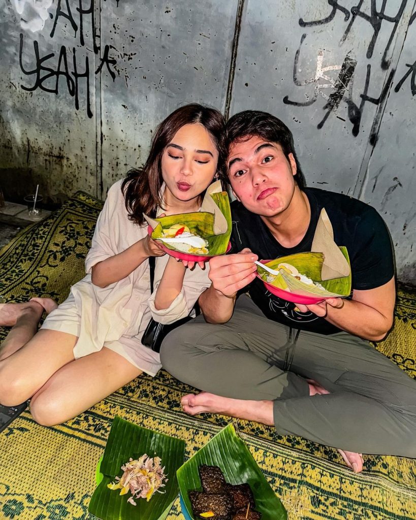 Potret mesra El Rumi dan Syifa Hadju saat makan nasi liwet (Foto: Instagram/elelrumi)