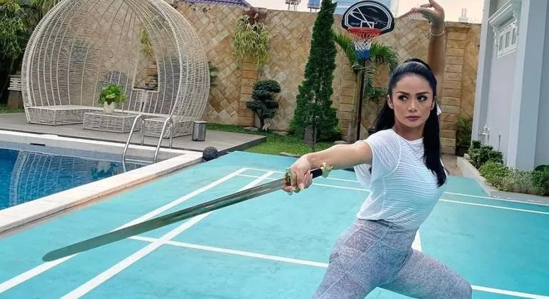Lincah, Aksi Wushu Krisdayanti Bikin Takjub