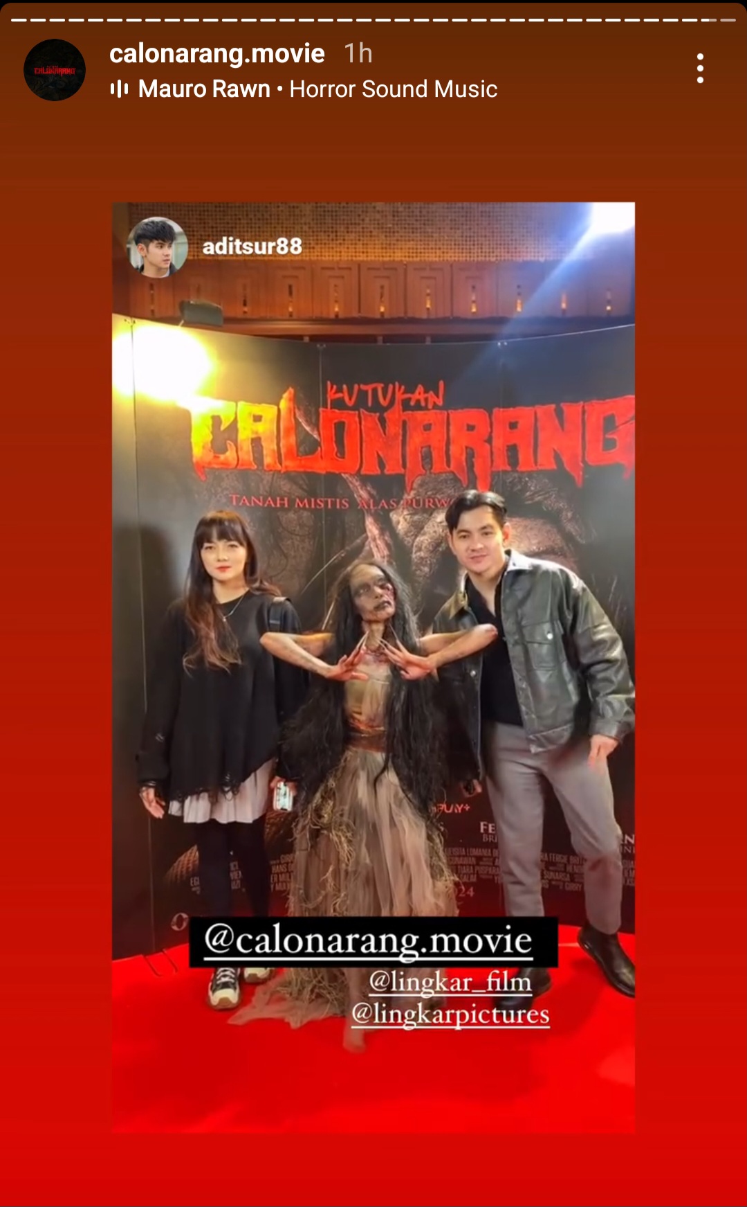 Undangan special screening ‘Kutukan Calon Arang’ berfoto dengan hantu (Tangkap layar Instagram/calonarang.movie)