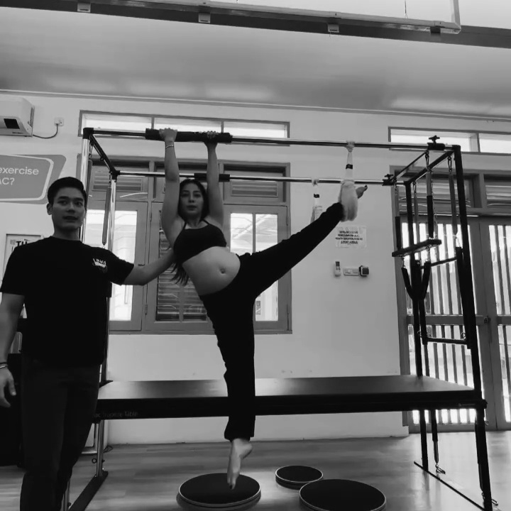 Nikita Willy saat berolahraga pilates (Foto: Instagram/nikitawillyoffial94)