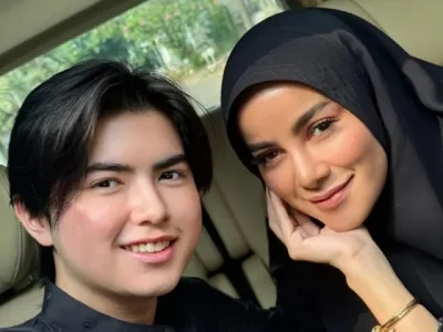 Olla Ramlan dan anaknya, Sean Alexander (Foto: Instagram/ollaramlan)