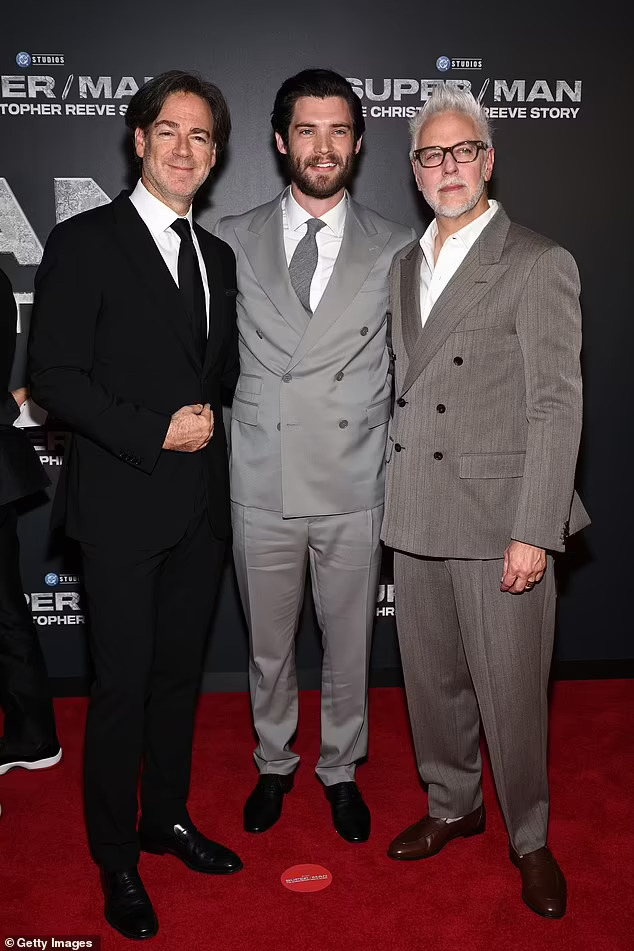 dari kiri, Peter Safran-CEO DC Studios, David Corenswet, James Gunn (Foto: Getty Images)