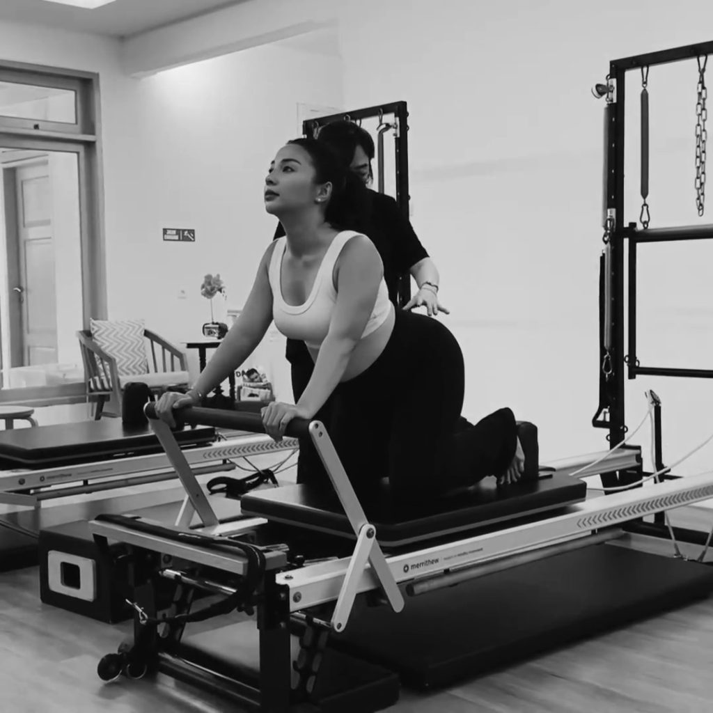 Nikita Willy saat berolahraga pilates (Foto: Instagram/nikitawillyofficial94)