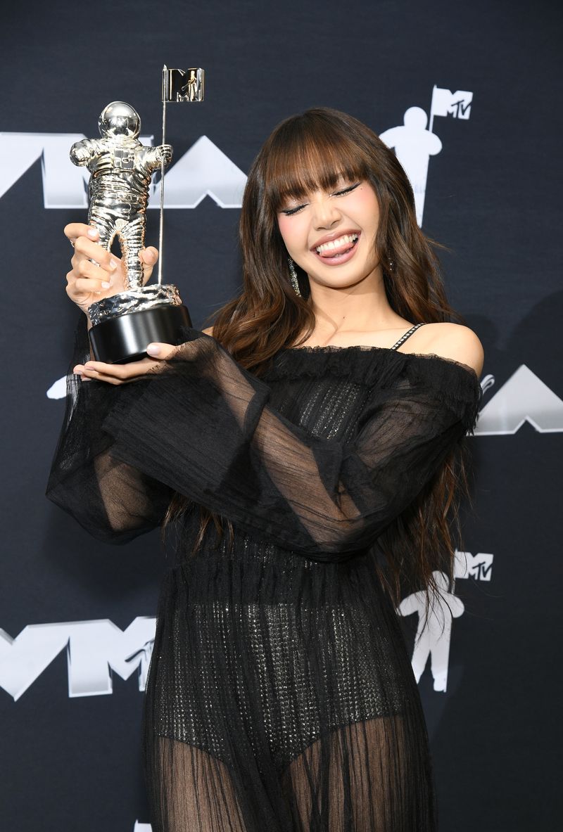 Lisa BLACKPINK tampil di VMA 2024. Foto : Billboard via Getty Images/Kristina Bumphrey