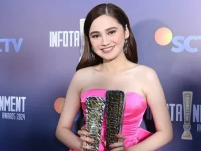 Syifa Hadju saat menerima penghargaan di Infotainment Awards 2024 (Foto: KapanLagi.com/BudySantoso)