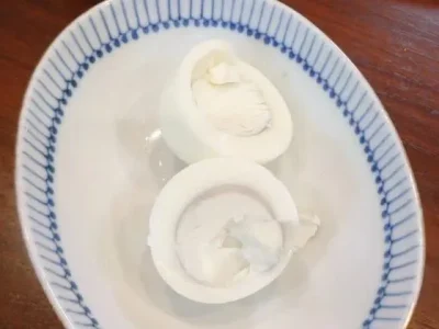 Kuning telur berwarna putih. Foto X/tsudajunko