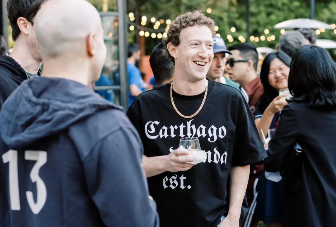 Tampil Lebih Stylish, Begini Gaya Baru Mark Zuckerberg