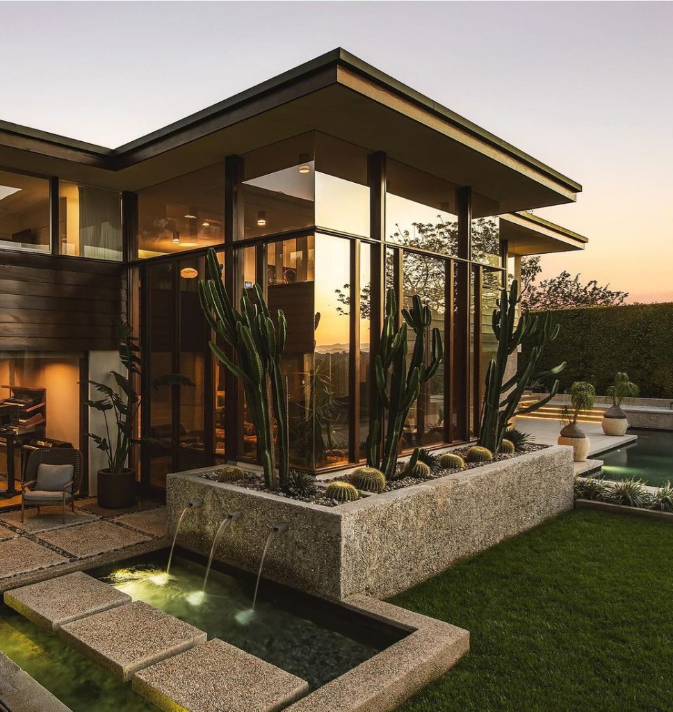 Tampak samping rumah Charlie Puth (Foto: Nolasco Studios)