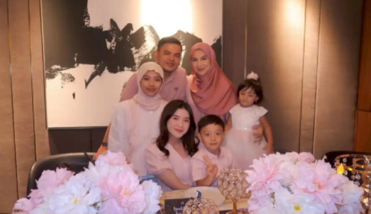 Potret Irish Bella dan Haldy Sabri bersama anak mereka. Foto : Instagram/calistamarshanda