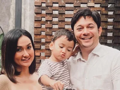 Potret kebersamaan Andrew Andika, Tengku Dewi Putri dan anak. (Foto: Dok. Pri)