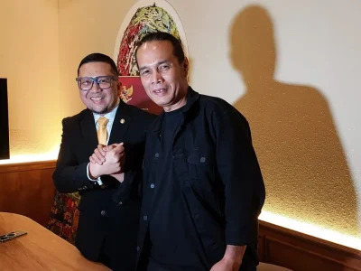 Ahmad Doli Kurniawan dan Pay Eks Slank mengajak anak muda cinta Tanah Air lewat lagu. (Foto: Agnes/Nyata)