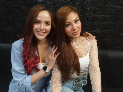 Vika Chu dan Rachel Claresta, Duo BESTie Rilis Single 'Simsalabim Cinta'. (Foto: Agnes/Nyata)