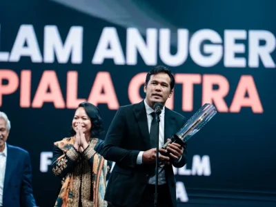 Ifa Isfansyah saat memberikan sambutan saat menerima Piala Citra Film Cerita Panjang Terbaik untuk film Nana (Before, Now & Then). (Foto: Dok. Arman Febryan)