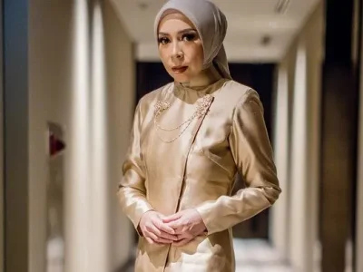 Melly Goeslow saat menghadiri pelantikan anggota DPR RI periode 2024-2029. (Foto: Instagram/mellygoeslow)