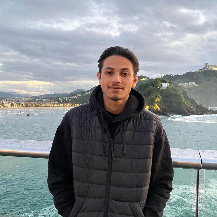 Potret adik Alyssa, Andhika Daguise. Foto : Instagram/andhikadaguise