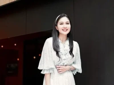 Sandra Dewi terpaksa berbohong mengenai kondisi suami kepada kedua anak. Foto : Instagram/sandradewi88